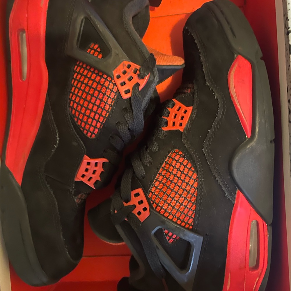 Jordan 4 red thunder size 8.5